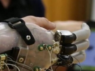 新西蘭男子成首位佩戴機(jī)械手指的截肢者