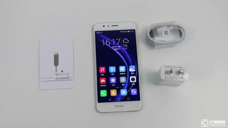 榮耀8上手體驗(yàn)評測：雙玻璃能否突圍金屬時(shí)代?
