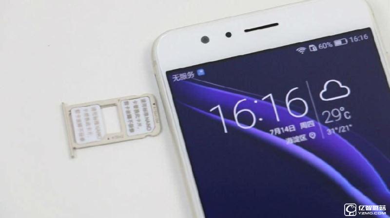 榮耀8上手體驗(yàn)評測：雙玻璃能否突圍金屬時(shí)代?