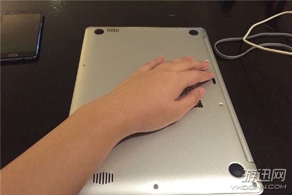 小米筆記本模仿蘋(píng)果Macbook Air  超越還是倒退？