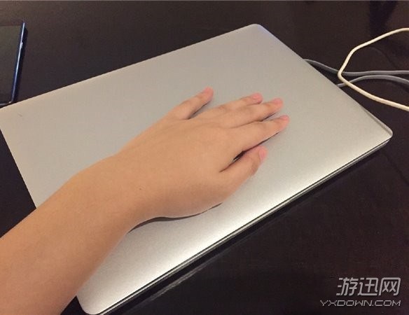 小米筆記本模仿蘋(píng)果Macbook Air  超越還是倒退？