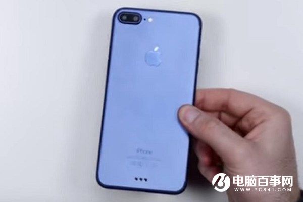 <a href=/mobile/iphone/ target=_blank class=infotextkey>iPhone</a> 7 Plus藍(lán)色版上手 雙鏡頭凸起是槽點(diǎn)