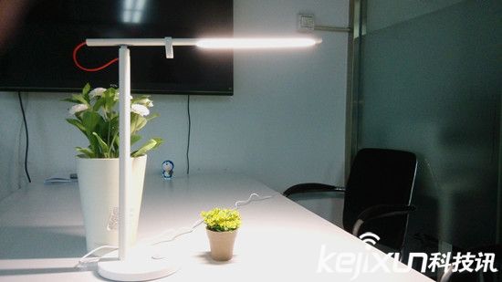 小米米家臺燈體驗評測：現(xiàn)代主義智能臺燈