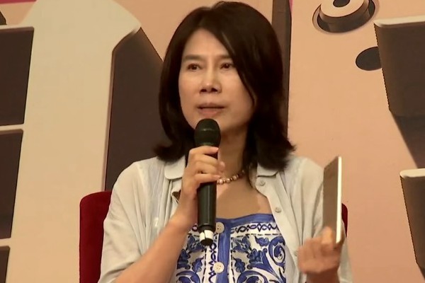 董明珠怒摔手機(jī)的背后 局外人做手機(jī)套路太多