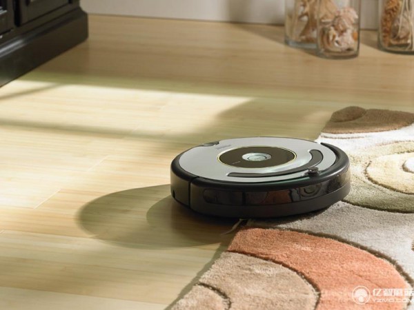 當Roomba掃地機器人遇上便便    鏟屎官們哭暈在廁所