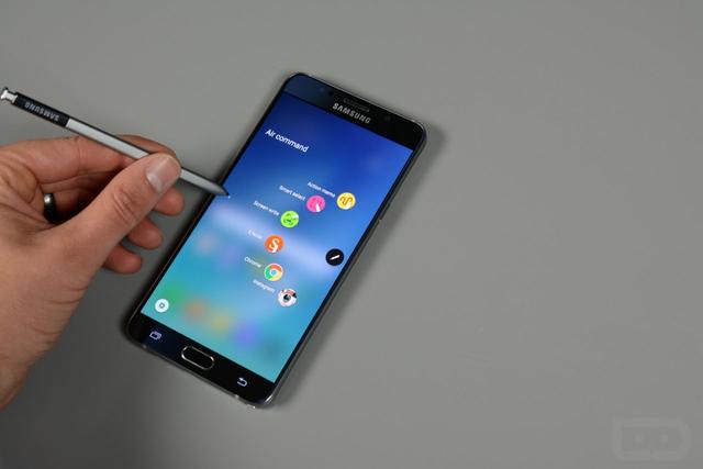 三星Note7充電爆炸報(bào)廢 或因非原裝充電器導(dǎo)致