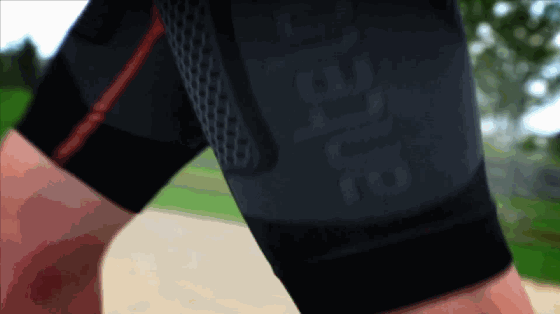 鍛煉身體？不穿件兒這個(gè)衣服都不好意思出門(mén)