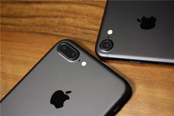亮黑色iPhone7 Plus價格暴跌：腰斬！
