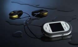 SWIMBOT骨傳導(dǎo)耳機(jī)：想學(xué)游泳不想請教練這款耳機(jī)全搞定