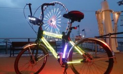 自帶炫酷跑馬燈的AuroraLED自行車架！吸睛神器