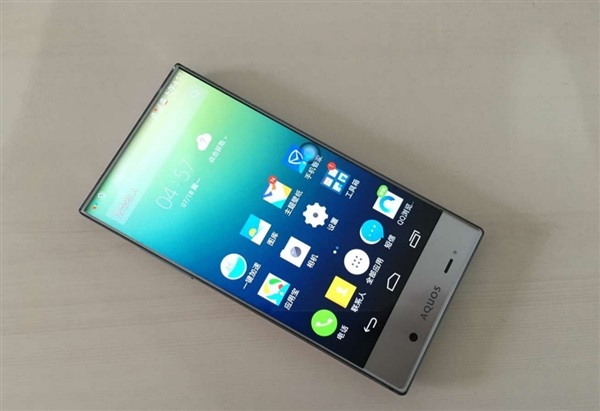 小米MIX抄襲夏普Crystal嗎？夏普<a href=/mobile/ target=_blank class=infotextkey>手機(jī)</a>微博暗諷