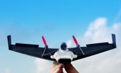 紙飛機(jī)帶上這個(gè)裝置秒變無(wú)人機(jī) 還能用VR體驗(yàn)飛行