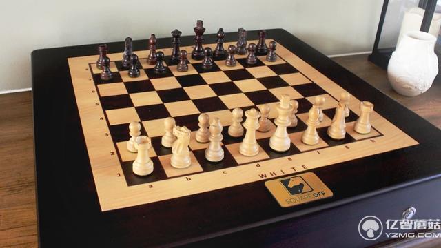 這棋盤(pán)有哈利的魔法？隔著地球也能對(duì)戰(zhàn)下棋