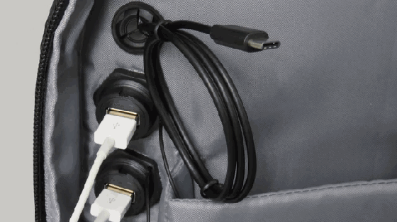 你敢背嗎？15600mAh容量的電池背包還帶仨風(fēng)扇