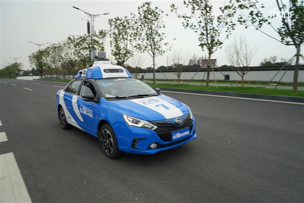 百度無人車亮相烏鎮(zhèn) 內(nèi)景首曝光:顯示屏搶眼