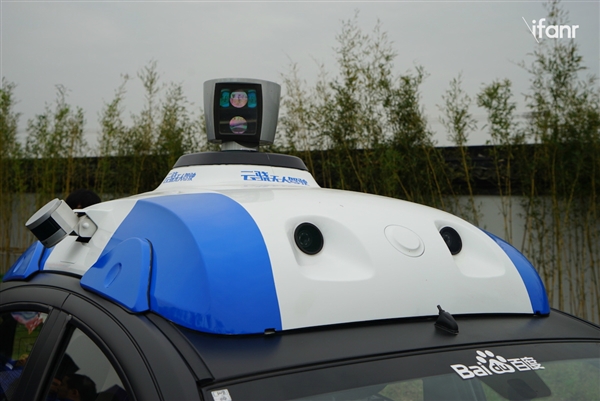 百度無人車亮相烏鎮(zhèn) 內(nèi)景首曝光:顯示屏搶眼
