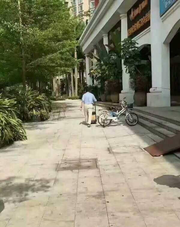 順豐總裁王衛(wèi)和快遞員一起在小區(qū)派件、馬化騰住在該小區(qū)