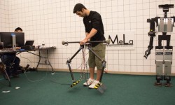 美國大學(xué)生做全新鉸鏈雙足NABiRoS機(jī)器人 或定義未來