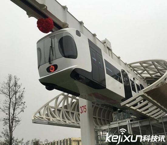 世界首創(chuàng)新能源空鐵在我國(guó)試運(yùn)行 時(shí)速60公里 