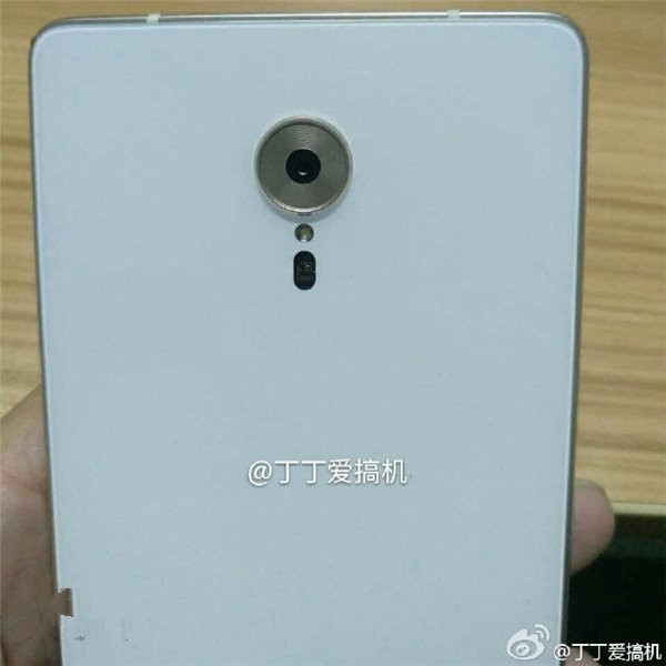 聯(lián)想ZUK Edge白色版細(xì)節(jié)曝光：邊框較窄