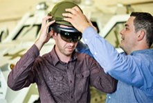 微軟HoloLens軍事應(yīng)用 坦克內(nèi)可看清外部環(huán)境