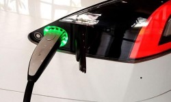 特斯拉充電器緊急召回：存在充電過(guò)熱隱患