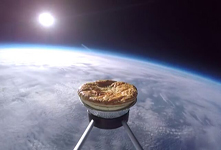 太空愛好者將餡餅送往太空 被大氣層高溫烤熟