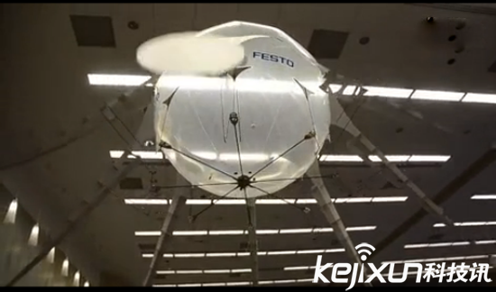 Festo展示三款仿生機(jī)器人 空中翱翔的蝴蝶水母和企鵝