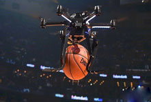 NBA扣籃大賽戈登搭檔Intel無人機(jī) 別出心裁可惜玩花了