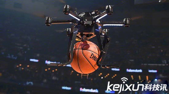 NBA扣籃大賽戈登搭檔Intel無人機(jī) 別出心裁可惜玩花了