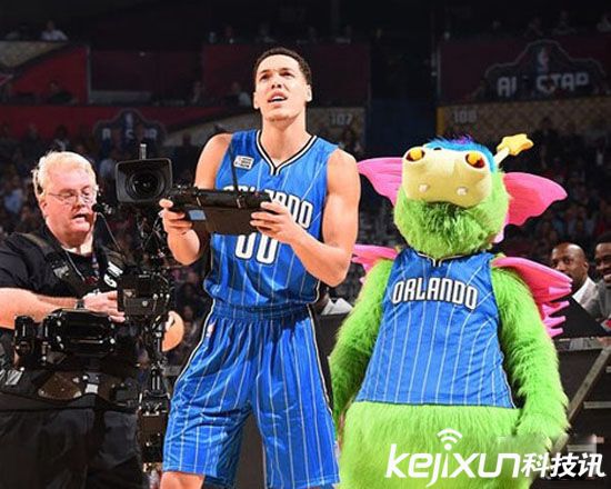 NBA扣籃大賽戈登搭檔Intel無人機(jī) 別出心裁可惜玩花了