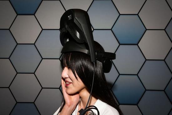 完爆HTC Vive？新款LG VR頭顯亮相MWC