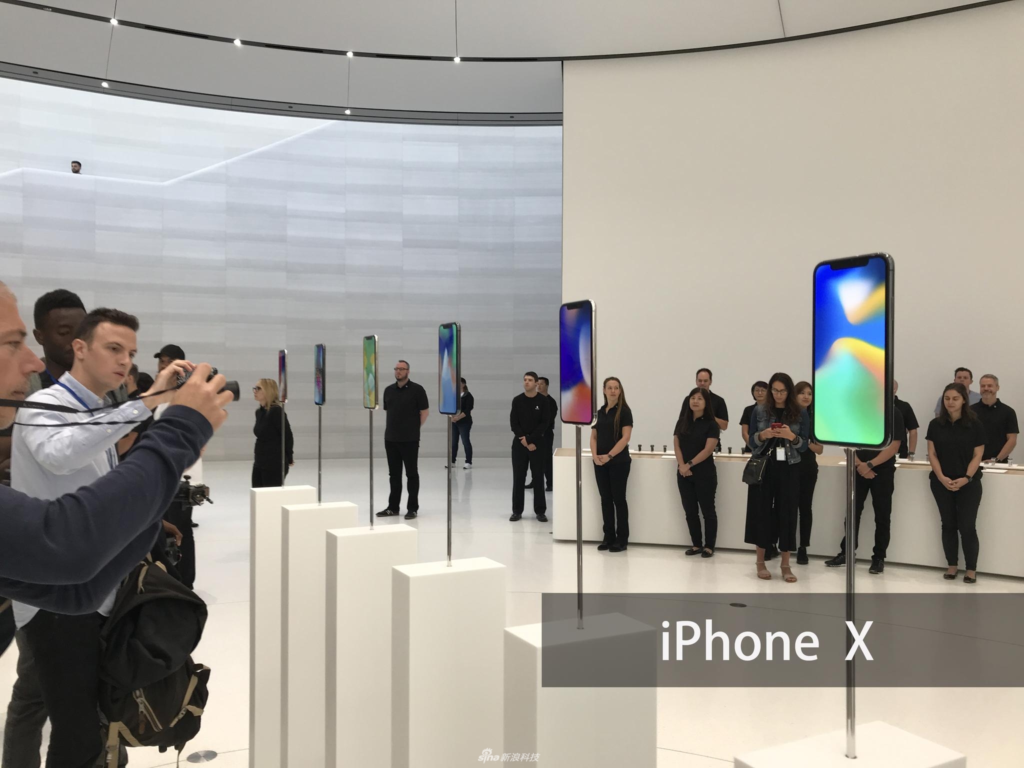 iPhoneX真機(jī)現(xiàn)場實(shí)拍圖賞 黑白版正面沒差別
