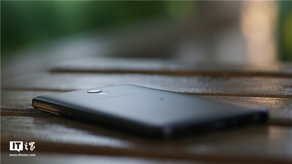 魅藍(lán)Note 6孔雀青配色開(kāi)箱圖賞
