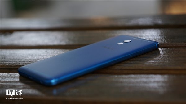 魅藍(lán)Note 6孔雀青配色開(kāi)箱圖賞