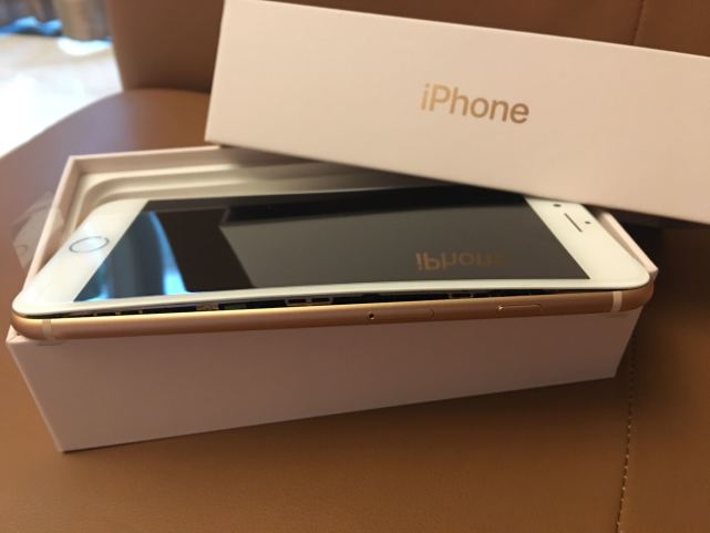 iPhone8“爆裂”事件不斷 美國再現(xiàn)兩例iPhone8手機面板開裂