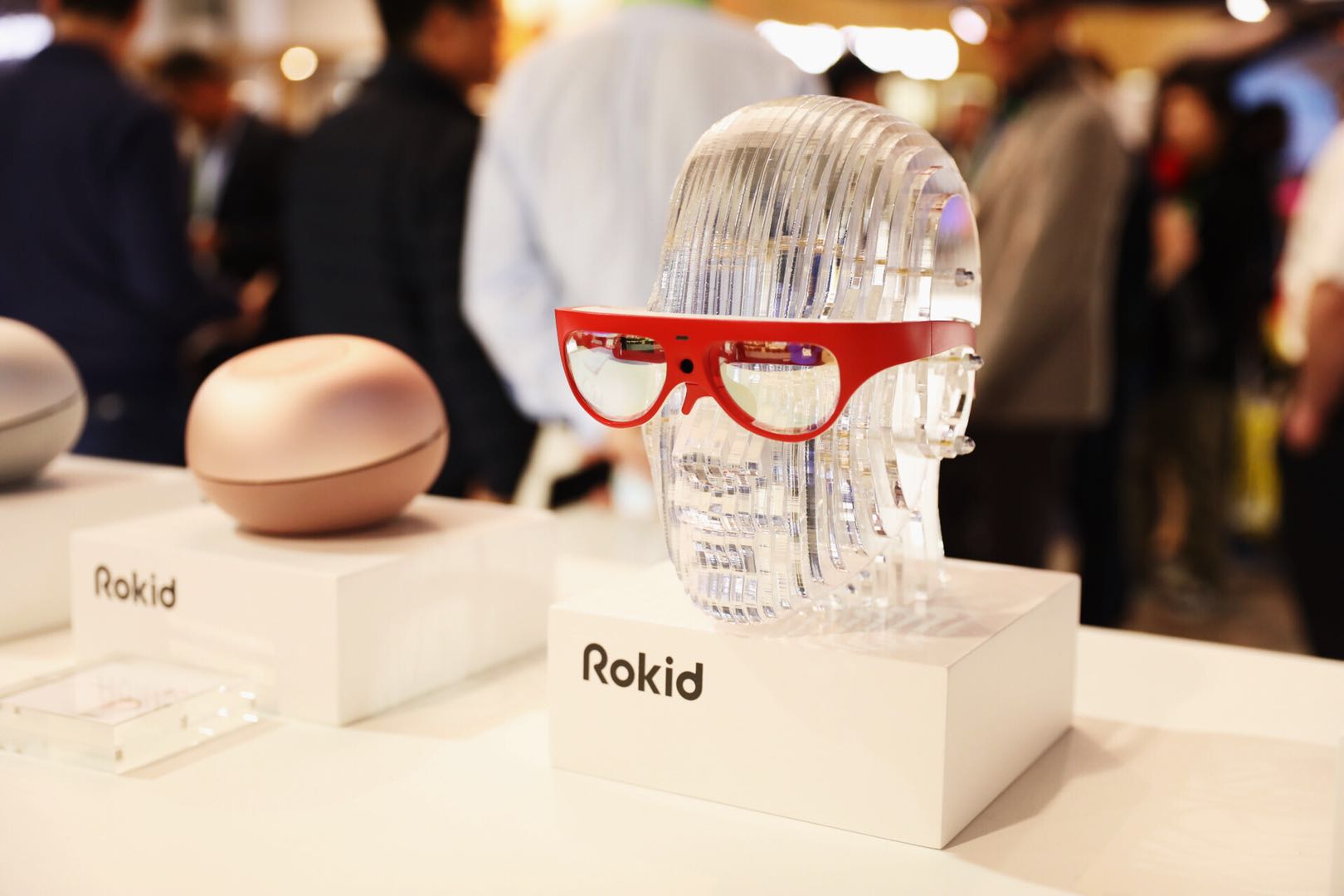 Rokid發(fā)布AR眼鏡新品 支持人臉識別手勢識別等功能