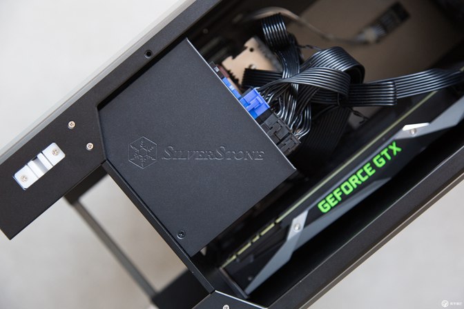 小體積卻有大能量 i9-7980XE迷你小機(jī)箱裝機(jī)實(shí)錄