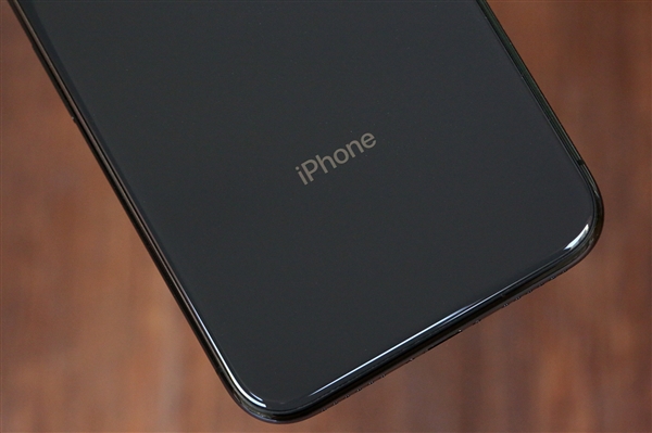 馬來(lái)西亞蘋果店300元清iPhone 5s庫(kù)存：引萬(wàn)人排隊(duì)