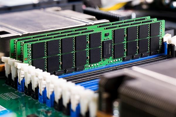 三星電子展示64GB的DDR4內(nèi)存，稱未來可做到單條256GB