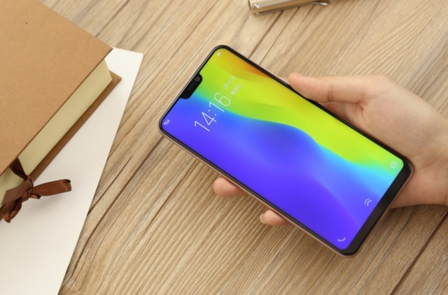 最便宜劉海屏手機(jī) vivo Y85圖賞