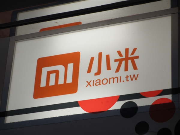 小米Max 3保護(hù)套曝光：豎排雙攝+背部指紋識(shí)別