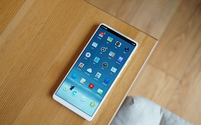 堅果R1白色和黑色哪個好看？堅果R1黑白雙色對比
