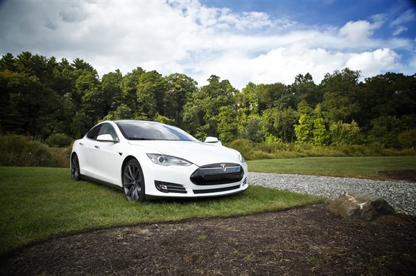 特斯拉兩款新版本Model 3曝光：駕感驚人