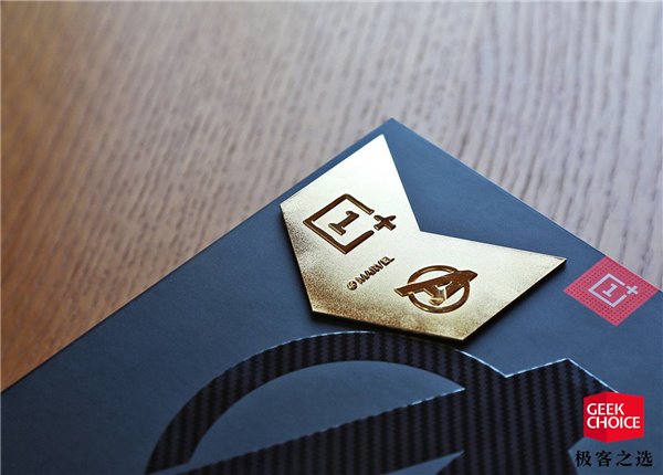 一加6復(fù)聯(lián)版開(kāi)箱圖賞：隨處可見(jiàn)的復(fù)聯(lián)元素