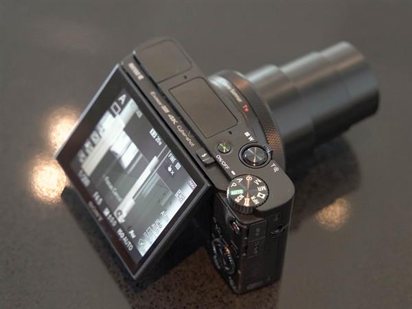 索尼新黑卡RX100 VI發(fā)布：配24-200鏡頭