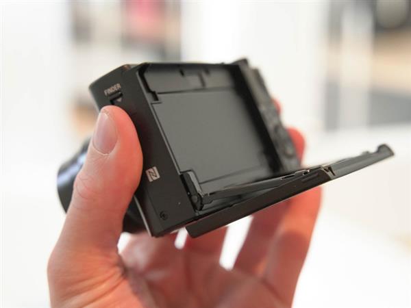 索尼新黑卡RX100 VI發(fā)布：配24-200鏡頭