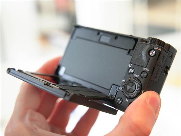 索尼新黑卡RX100 VI發(fā)布：配24-200鏡頭