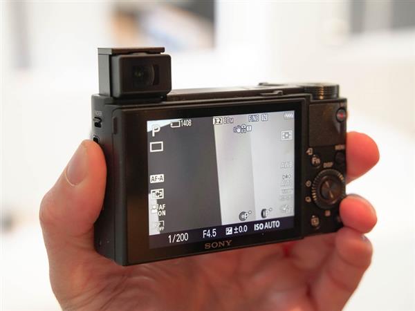 索尼新黑卡RX100 VI發(fā)布：配24-200鏡頭