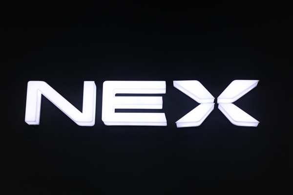 vivo NEX上手體驗(yàn)：目前最酷的全面屏手機(jī) 售價(jià)是3898元